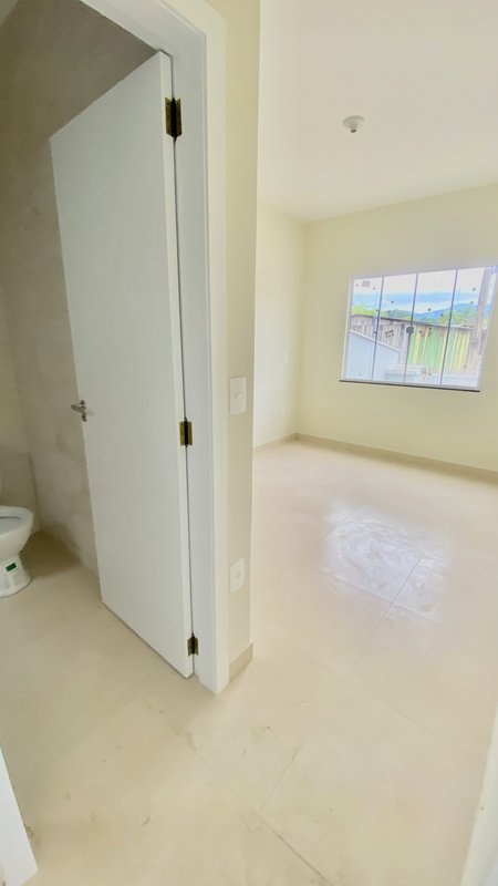 CASA COM 1 SUÍTE MAIS 2 DORMITÓRIOS NO BAIRRO PAQUETÁ - Brusque - 