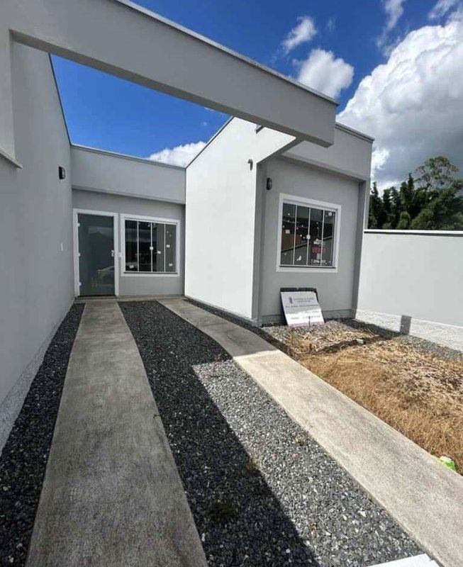 CASA COM 1 SUÍTE MAIS 2 DORMITÓRIOS NO BAIRRO PAQUETÁ - Brusque - 