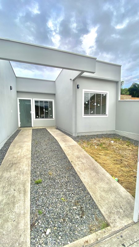 CASA COM 1 SUÍTE MAIS 2 DORMITÓRIOS NO BAIRRO PAQUETÁ - Brusque - 
