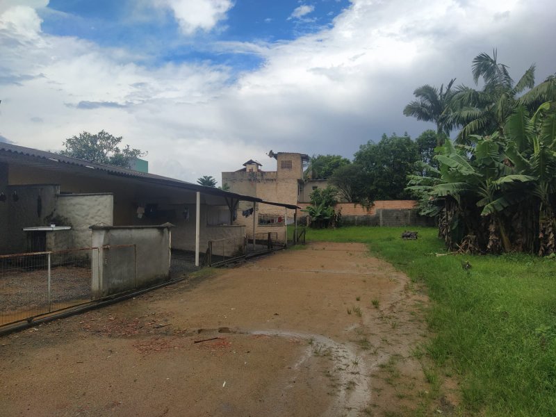 4 Quitinetes em Timbó, Muradas com 1 Vaga de Garagem, Bairro Centro! Rua Pernambuco Timbó - 