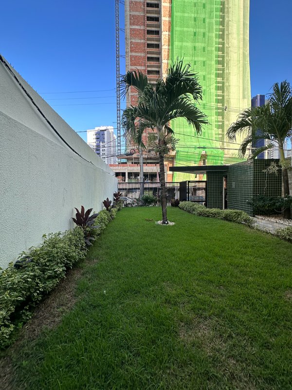 Alugo Apartamento com 3 quartos sendo 2 suítes com 2 vagas  por R$ 3.500,00 taxas inclusas Rua Amália Bernardino de Sousa Recife - 