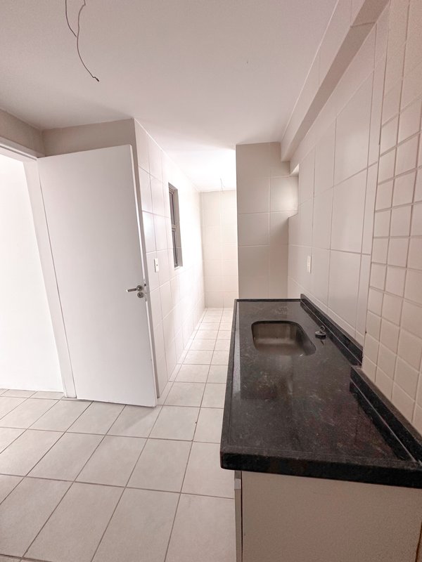 Alugo Apartamento com 3 quartos sendo 2 suítes com 2 vagas  por R$ 3.500,00 taxas inclusas Rua Amália Bernardino de Sousa Recife - 