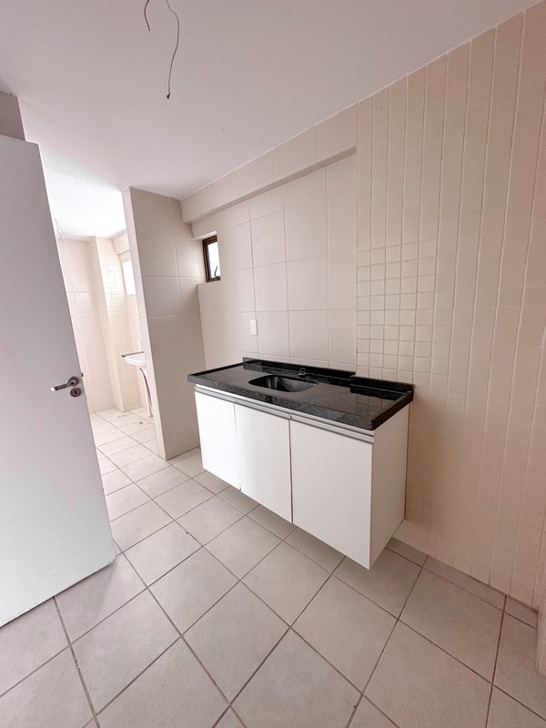 Alugo Apartamento com 3 quartos sendo 2 suítes com 2 vagas  por R$ 3.500,00 taxas inclusas Rua Amália Bernardino de Sousa Recife - 