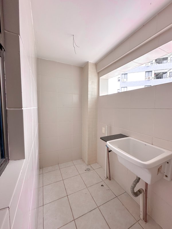 Alugo Apartamento com 3 quartos sendo 2 suítes com 2 vagas  por R$ 3.500,00 taxas inclusas Rua Amália Bernardino de Sousa Recife - 