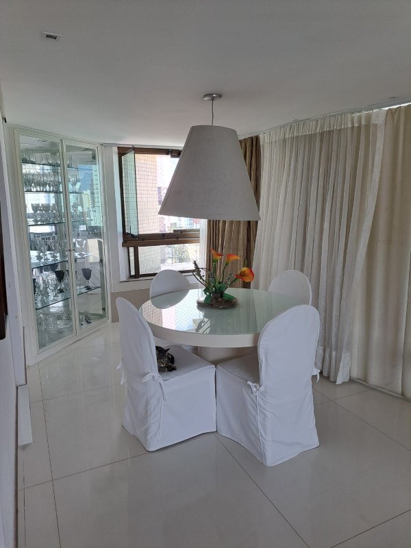 APARTAMENTO ALTO PADRÃO 4 SUÍTES VISTA MAR NASCENTE 4 GARAGENS PISCINA ACADEMIA NA GRAÇA! Rua Manoel Barreto Salvador - 