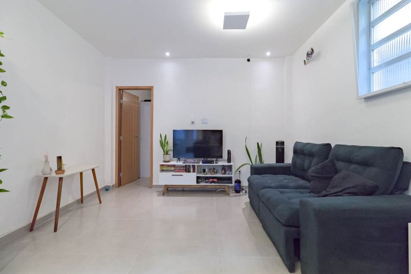 Apartamento de 2 quartos reformados em Botafogo Rua Álvaro Ramos Rio de Janeiro - 