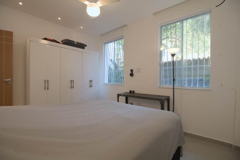 Apartamento de 2 quartos reformados em Botafogo Rua Álvaro Ramos Rio de Janeiro - 