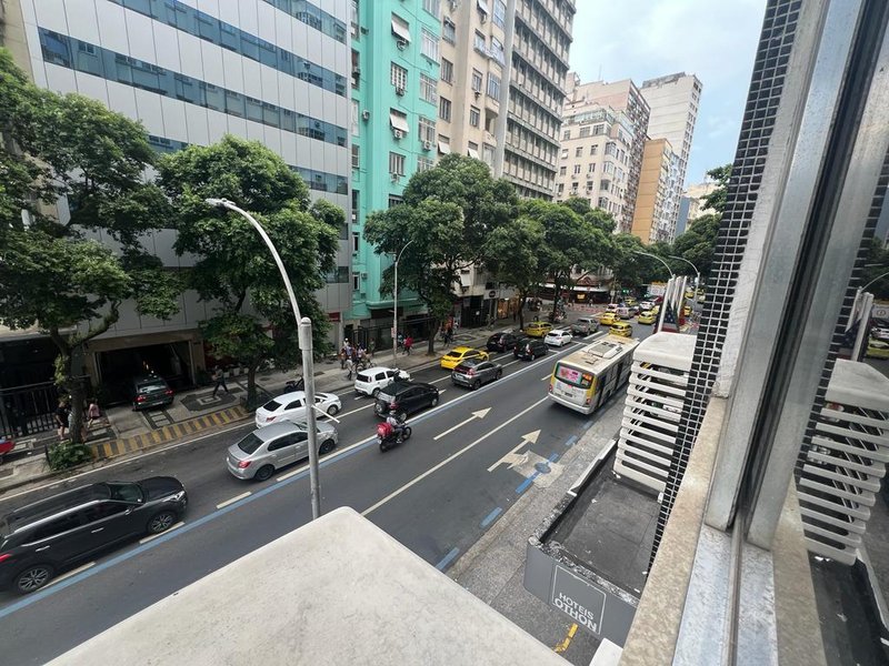 Apartamento para investimento em Copacabana Avenida Nossa Senhora de Copacabana Rio de Janeiro - 