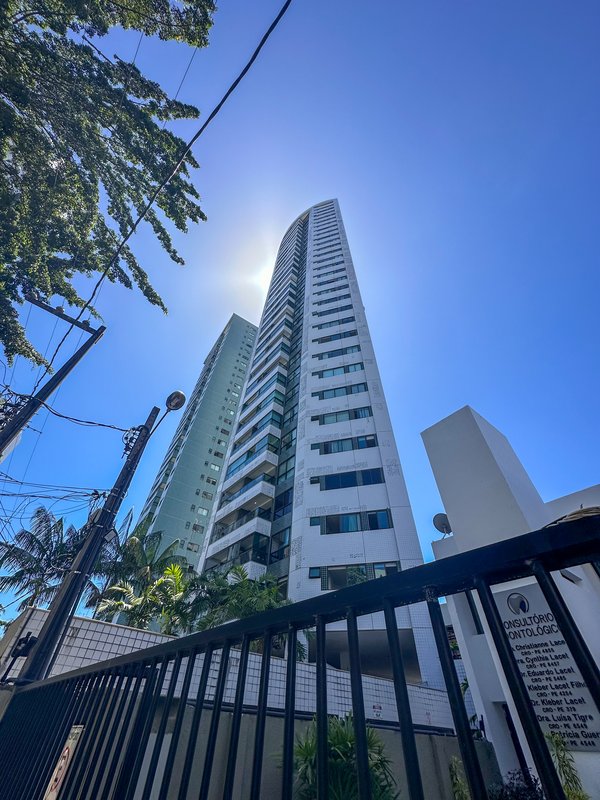 Apartamento à Venda com 4 Suítes e 2 vagas com 137 mt2 por R$ 1.500.000,00 Rua Aviador Severiano Lins Recife - 
