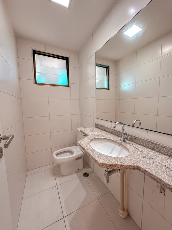 Apartamento à Venda com 4 Suítes e 2 vagas com 137 mt2 por R$ 1.500.000,00 Rua Aviador Severiano Lins Recife - 