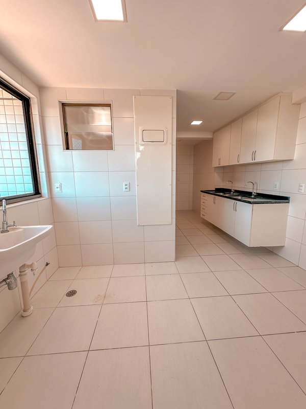 Apartamento à Venda com 4 Suítes e 2 vagas com 137 mt2 por R$ 1.500.000,00 Rua Aviador Severiano Lins Recife - 