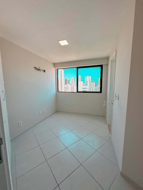 Apartamento à Venda com 4 Suítes e 2 vagas com 137 mt2 por R$ 1.500.000,00 Rua Aviador Severiano Lins Recife - 