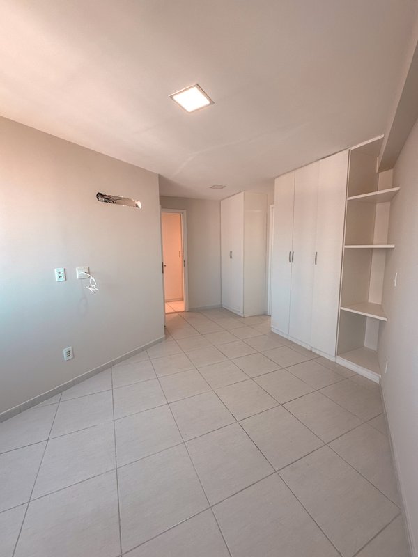Apartamento à Venda com 4 Suítes e 2 vagas com 137 mt2 por R$ 1.500.000,00 Rua Aviador Severiano Lins Recife - 