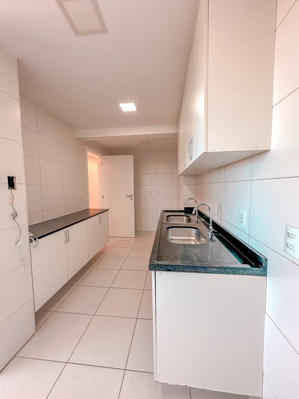 Apartamento à Venda com 4 Suítes e 2 vagas com 137 mt2 por R$ 1.500.000,00 Rua Aviador Severiano Lins Recife - 
