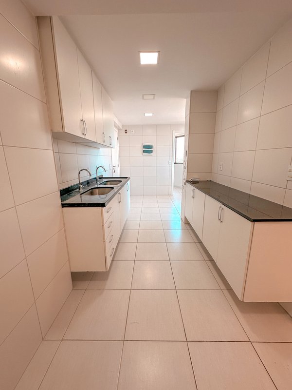 Apartamento à Venda com 4 Suítes e 2 vagas com 137 mt2 por R$ 1.500.000,00 Rua Aviador Severiano Lins Recife - 