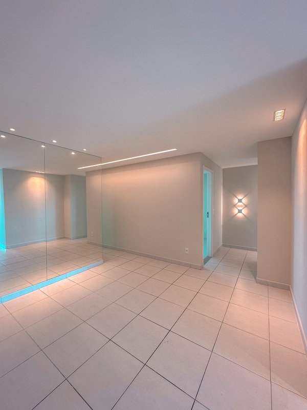 Apartamento à Venda com 4 Suítes e 2 vagas com 137 mt2 por R$ 1.500.000,00 Rua Aviador Severiano Lins Recife - 