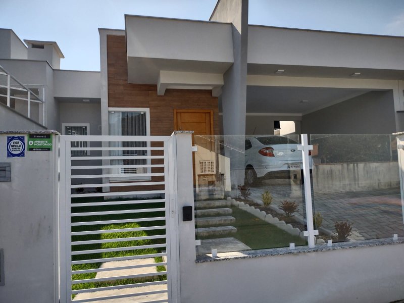 Casa com piscina no  Bairro Amizade em Jaraguá do Sul Rua Arthur Gunther Jaraguá do Sul - 