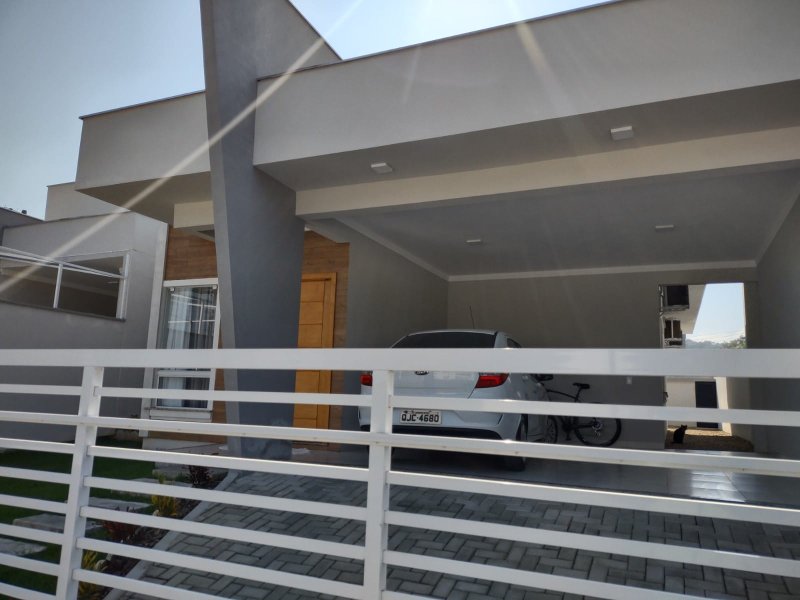 Casa com piscina no  Bairro Amizade em Jaraguá do Sul Rua Arthur Gunther Jaraguá do Sul - 