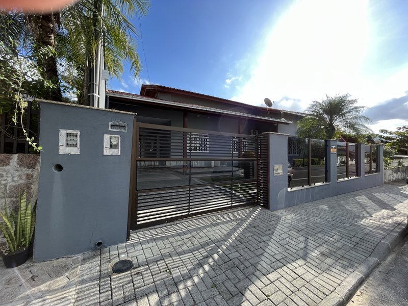 Casa com piscina próximo a Malwee - Jaraguá do Sul Rua Alfredo Hanemann Jaraguá do Sul - 