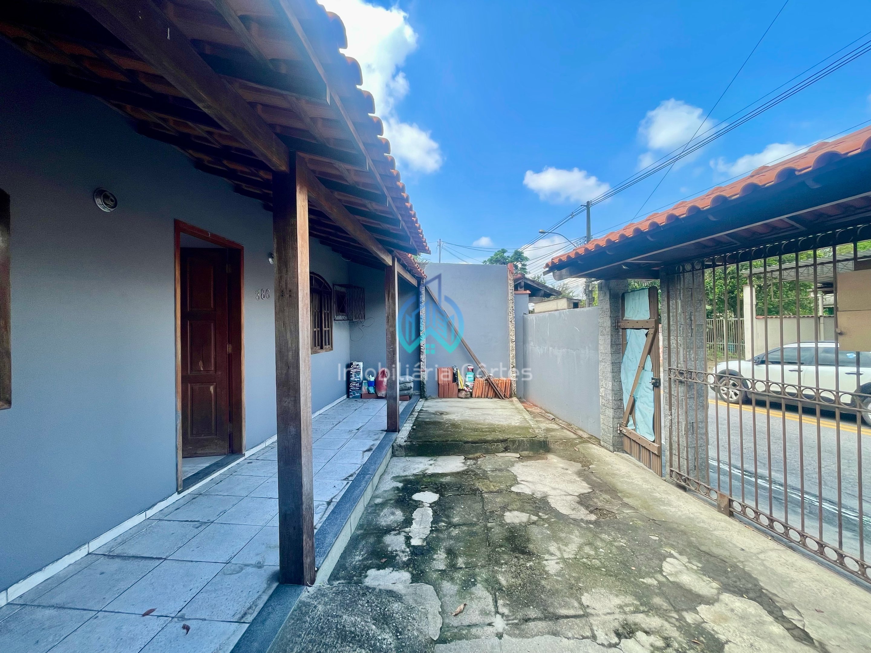 Casa à venda com 2 quartos, 67m² - Foto 2