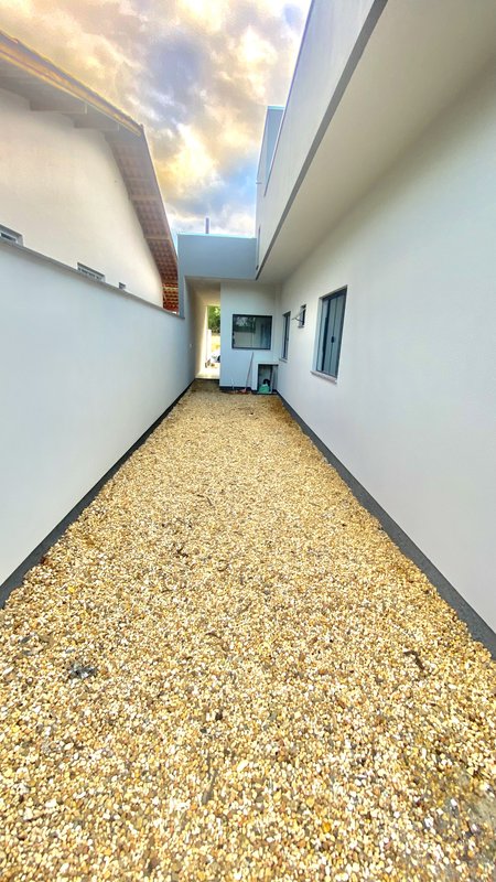CASA COM UMA SUÍTE MAIS DOIS DORMITÓRIOS NO BAIRRO DOM JOAQUIM - Brusque - 