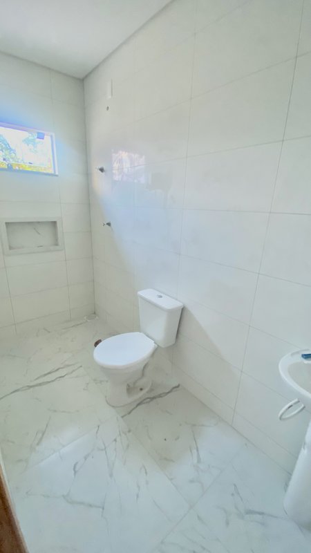 CASA COM UMA SUÍTE MAIS DOIS DORMITÓRIOS NO BAIRRO DOM JOAQUIM - Brusque - 