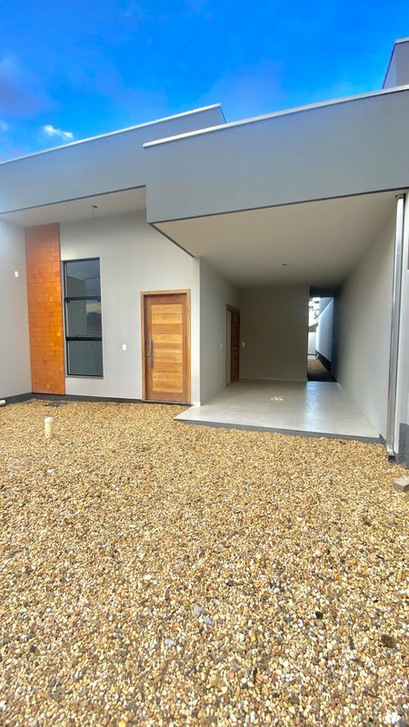 CASA COM UMA SUÍTE MAIS DOIS DORMITÓRIOS NO BAIRRO DOM JOAQUIM - Brusque - 