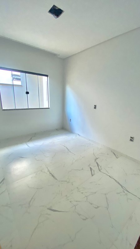 CASA COM UMA SUÍTE MAIS DOIS DORMITÓRIOS NO BAIRRO DOM JOAQUIM - Brusque - 