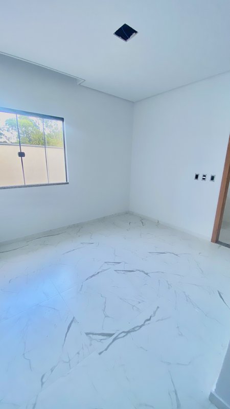 CASA COM UMA SUÍTE MAIS DOIS DORMITÓRIOS NO BAIRRO DOM JOAQUIM - Brusque - 