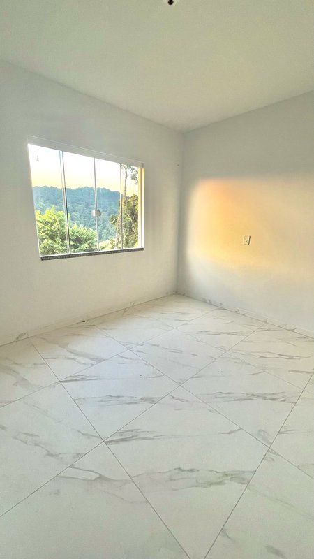 CASA COM 1 SUÍTE MAIS 2 DORMITÓRIOS EM DOM JOAQUIM - Brusque - 