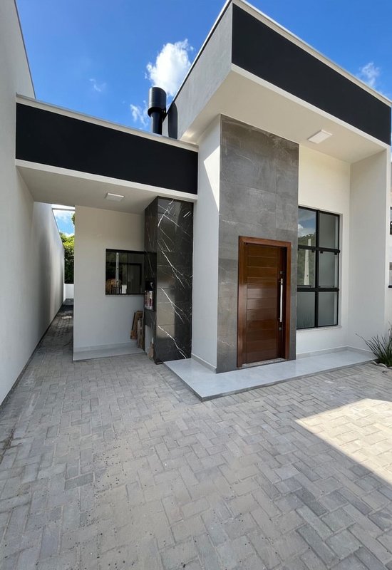 CASA COM 1 SUÍTE MAIS 2 DORMITÓRIOS NO BAIRRO RIO BRANCO - Brusque - 