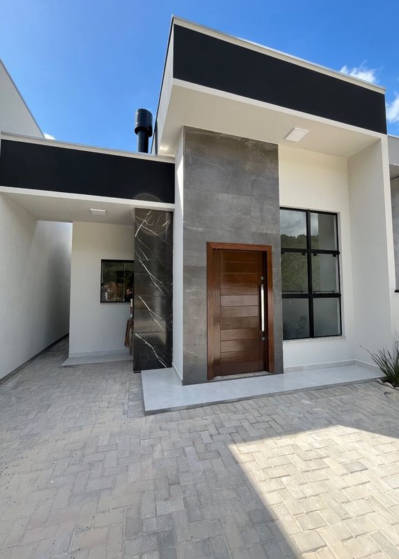 CASA COM 1 SUÍTE MAIS 2 DORMITÓRIOS NO BAIRRO RIO BRANCO - Brusque - 