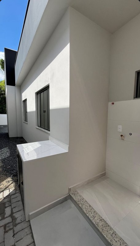 CASA COM 1 SUÍTE MAIS 2 DORMITÓRIOS NO BAIRRO RIO BRANCO - Brusque - 