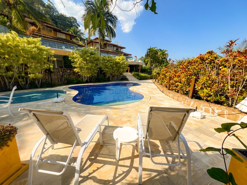 Casa em condomínio com 5 suítes e vista panorâmica para a Praia de Juquehy Avenida Mãe Bernarda São Sebastião - 