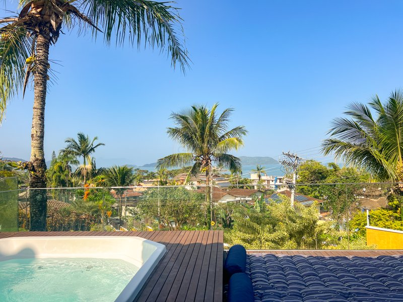 Casa em condomínio com 5 suítes e vista panorâmica para a Praia de Juquehy Avenida Mãe Bernarda São Sebastião - 