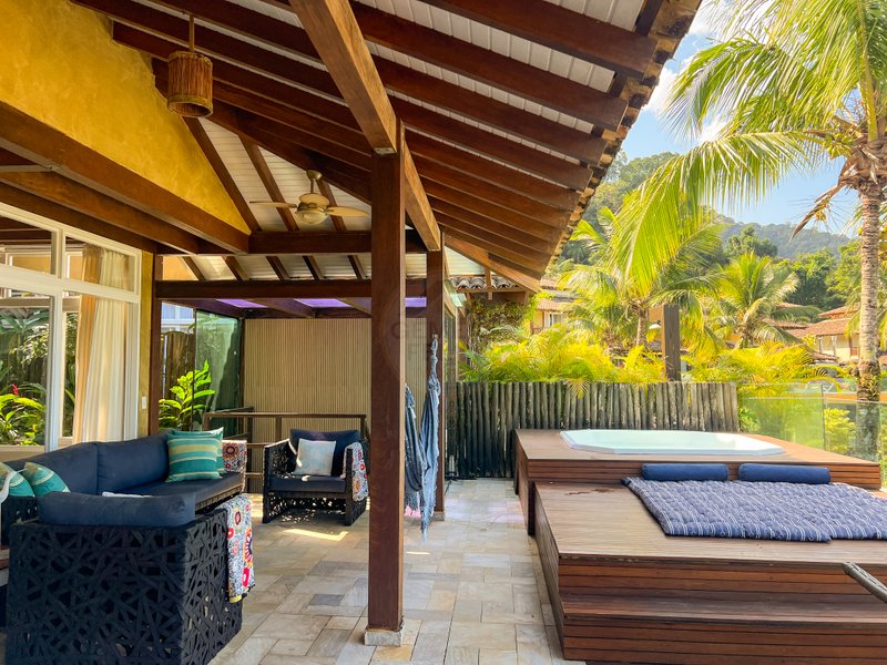 Casa em condomínio com 5 suítes e vista panorâmica para a Praia de Juquehy Avenida Mãe Bernarda São Sebastião - 