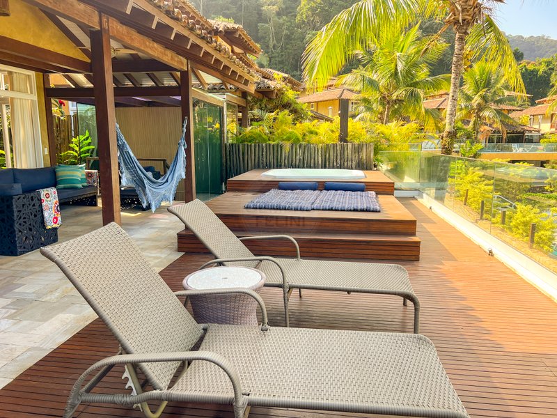 Casa em condomínio com 5 suítes e vista panorâmica para a Praia de Juquehy Avenida Mãe Bernarda São Sebastião - 
