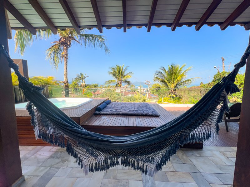 Casa em condomínio com 5 suítes e vista panorâmica para a Praia de Juquehy Avenida Mãe Bernarda São Sebastião - 