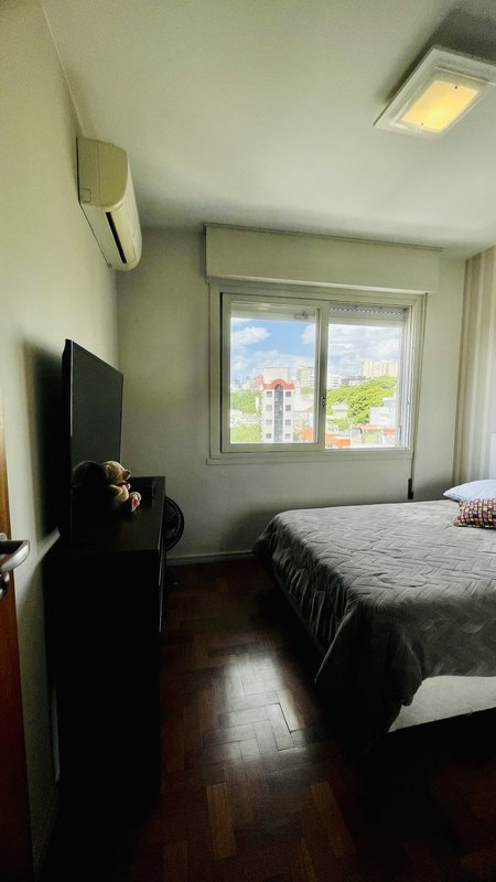 R$ 950.000 - EXCLUSIVIDADE - ESPETACULAR APARTAMENTO - REFORMADO - 108M2 - 3 DORM - VISTA Rua Garibaldi Porto Alegre - 