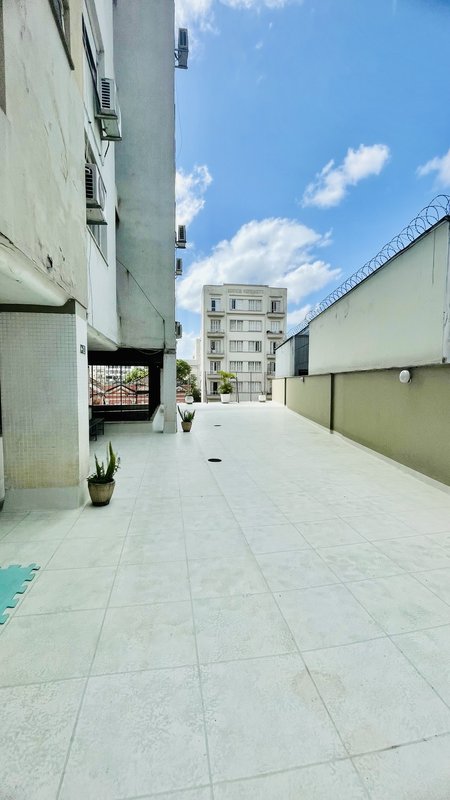 R$ 950.000 - EXCLUSIVIDADE - ESPETACULAR APARTAMENTO - REFORMADO - 108M2 - 3 DORM - VISTA Rua Garibaldi Porto Alegre - 