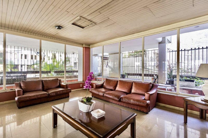 R$ 745.000 - EXCLUSIVIDADE - ESPETACULAR APARTAMENTO - REFORMADO - 108M2 - 3 DORM - VISTA Rua Garibaldi Porto Alegre - 