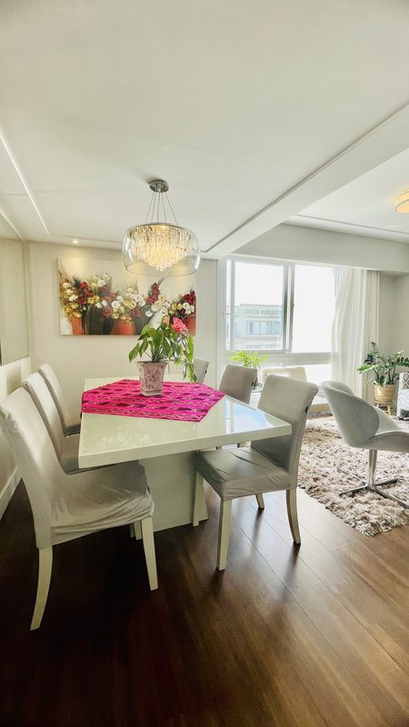 R$ 950.000 - EXCLUSIVIDADE - ESPETACULAR APARTAMENTO - REFORMADO - 108M2 - 3 DORM - VISTA Rua Garibaldi Porto Alegre - 