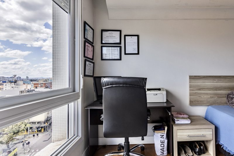 R$ 745.000 - EXCLUSIVIDADE - ESPETACULAR APARTAMENTO - REFORMADO - 108M2 - 3 DORM - VISTA Rua Garibaldi Porto Alegre - 