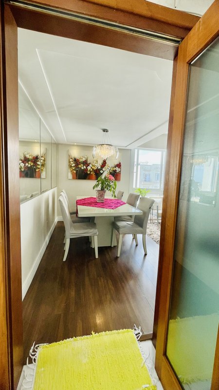 R$ 950.000 - EXCLUSIVIDADE - ESPETACULAR APARTAMENTO - REFORMADO - 108M2 - 3 DORM - VISTA Rua Garibaldi Porto Alegre - 