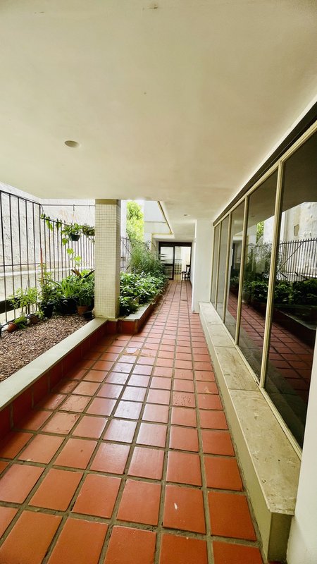 R$ 950.000 - EXCLUSIVIDADE - ESPETACULAR APARTAMENTO - REFORMADO - 108M2 - 3 DORM - VISTA Rua Garibaldi Porto Alegre - 