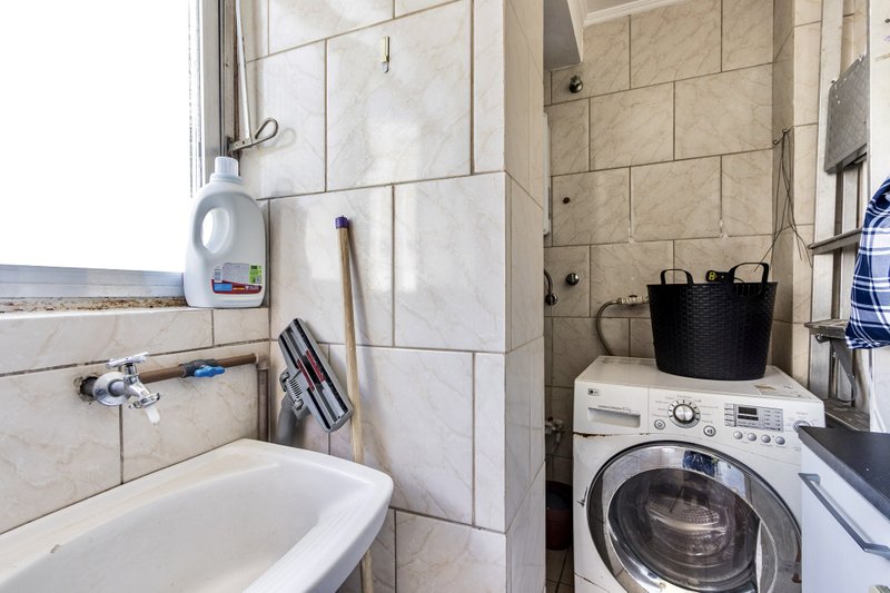 R$ 745.000 - EXCLUSIVIDADE - ESPETACULAR APARTAMENTO - REFORMADO - 108M2 - 3 DORM - VISTA Rua Garibaldi Porto Alegre - 