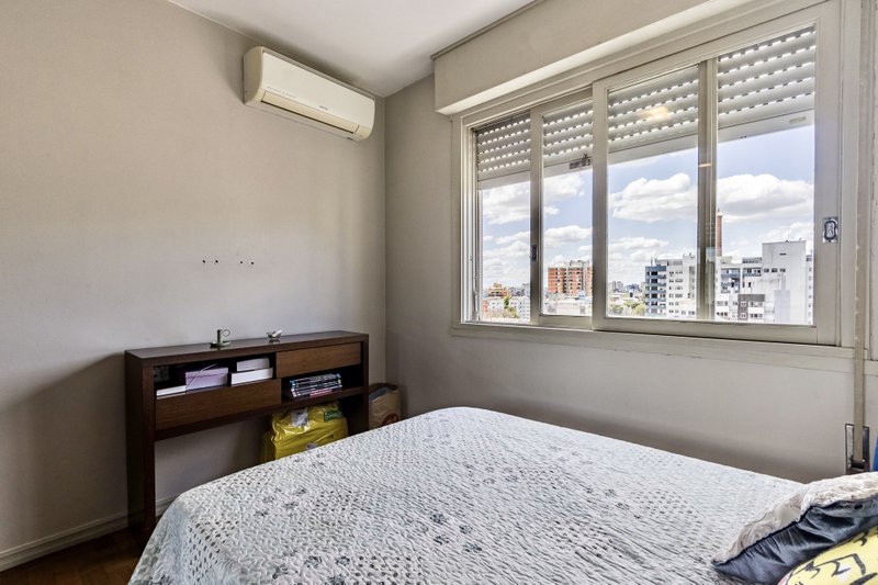 R$ 745.000 - EXCLUSIVIDADE - ESPETACULAR APARTAMENTO - REFORMADO - 108M2 - 3 DORM - VISTA Rua Garibaldi Porto Alegre - 