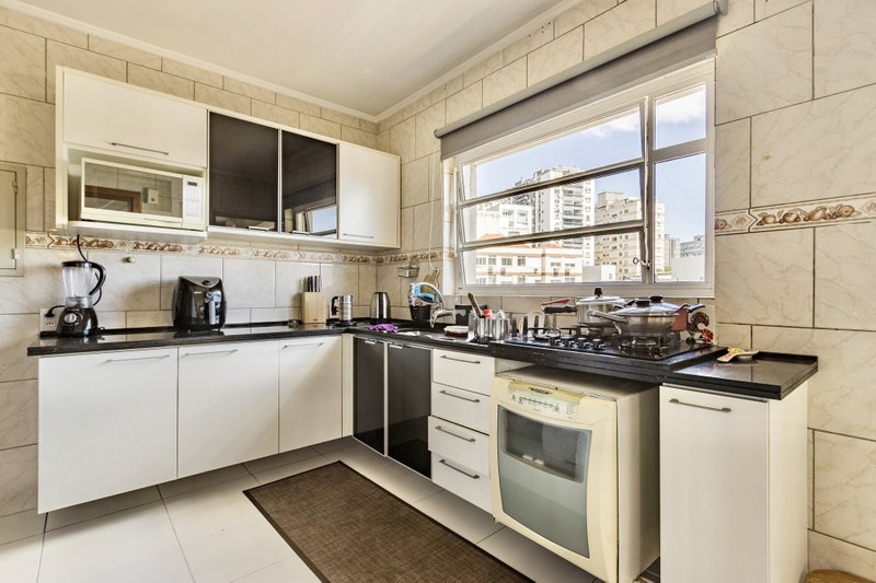 R$ 745.000 - EXCLUSIVIDADE - ESPETACULAR APARTAMENTO - REFORMADO - 108M2 - 3 DORM - VISTA Rua Garibaldi Porto Alegre - 