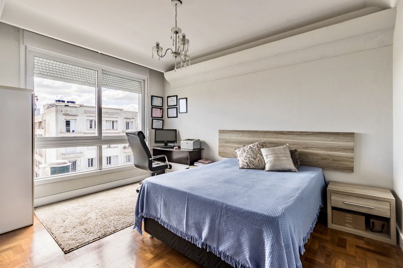 R$ 745.000 - EXCLUSIVIDADE - ESPETACULAR APARTAMENTO - REFORMADO - 108M2 - 3 DORM - VISTA Rua Garibaldi Porto Alegre - 