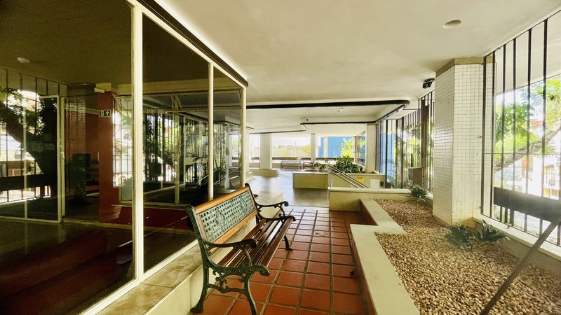 R$ 950.000 - EXCLUSIVIDADE - ESPETACULAR APARTAMENTO - REFORMADO - 108M2 - 3 DORM - VISTA Rua Garibaldi Porto Alegre - 